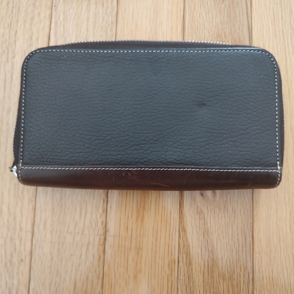 Dooney & Bourke leather zippy wallet w/COA EUC - Picture 3 of 8